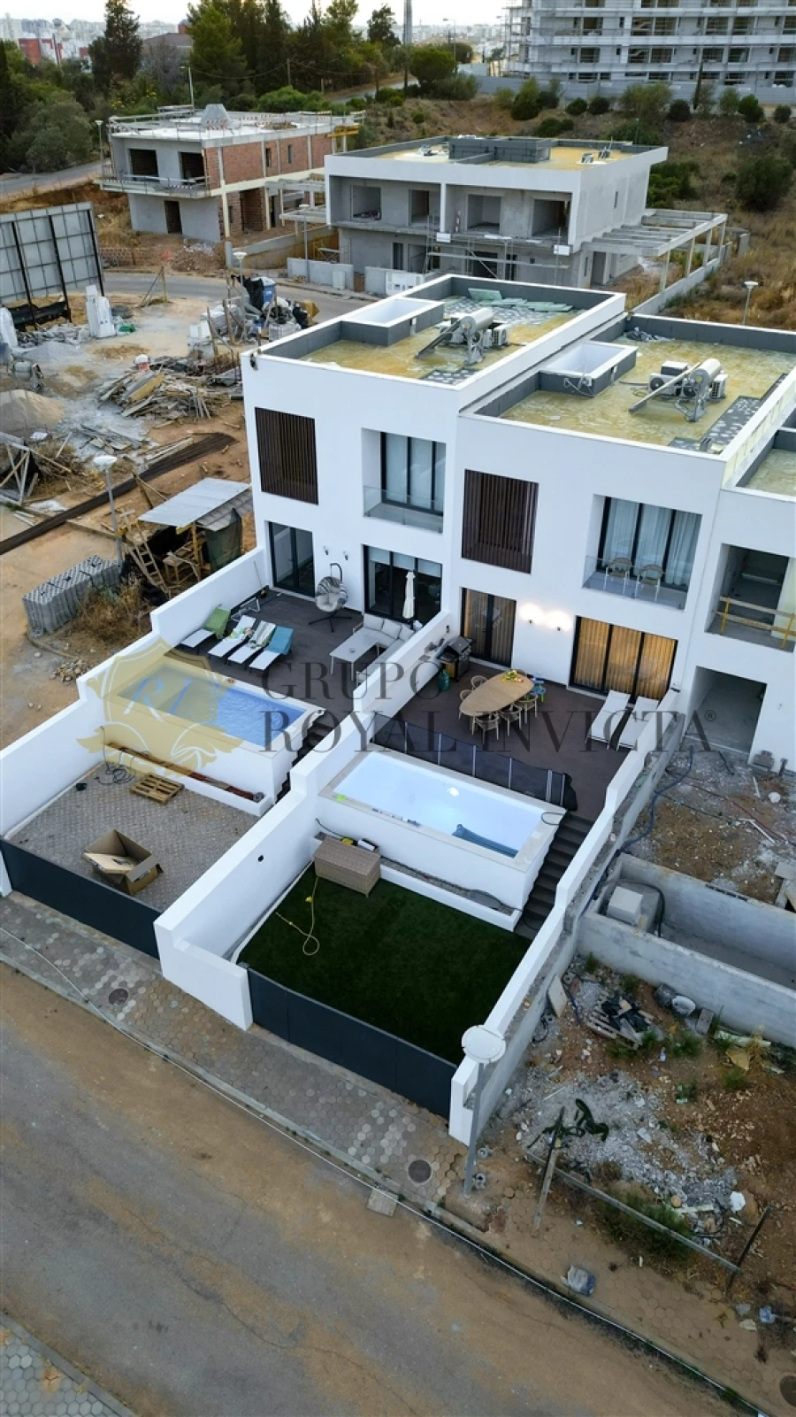 Moradia T0 para Venda em Estômbar e Parchal Foto 1