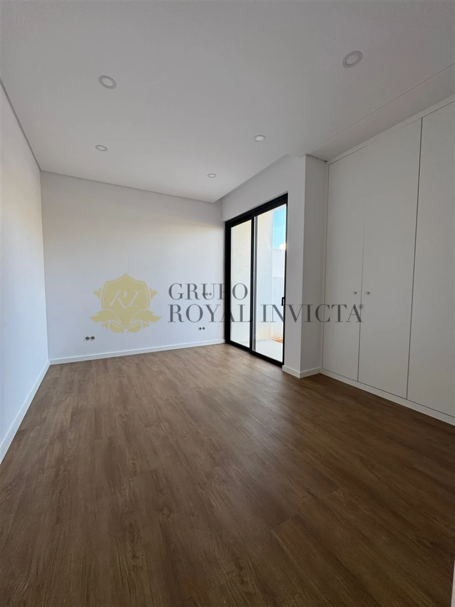 Moradia T0 para Venda em Estômbar e Parchal Foto 11