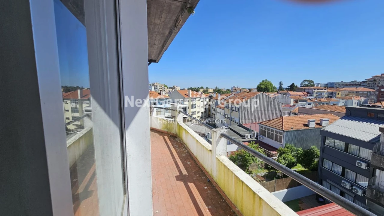 Apartamento T6 para Venda em Paranhos Foto 1