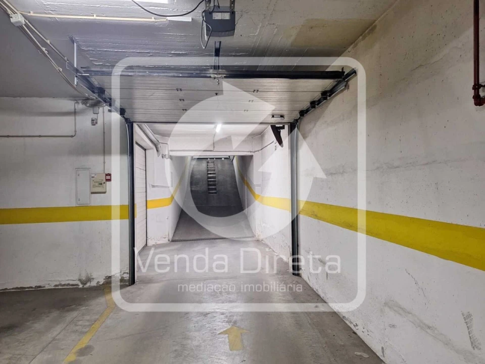 Garagem para Venda em Alto do Seixalinho, Santo André e Verderena Foto 1