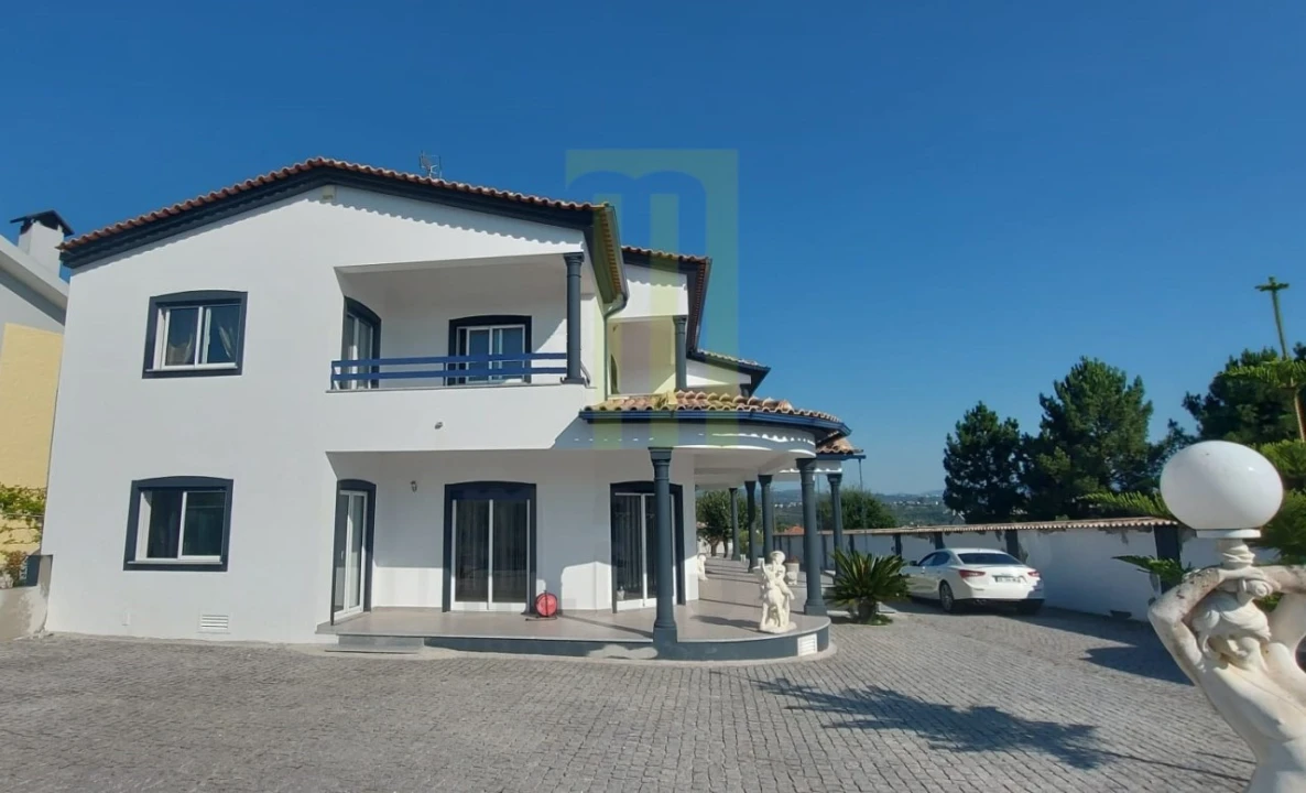 Moradia T5 para Venda em Ervedal e Vila Franca da Beira Foto 2