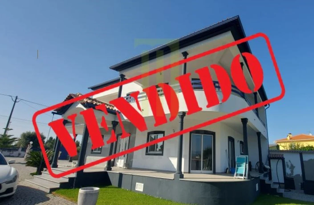 Moradia T5 para Venda em Ervedal e Vila Franca da Beira Foto 1