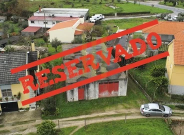 Armazém para Venda em Lagos da Beira e Lajeosa