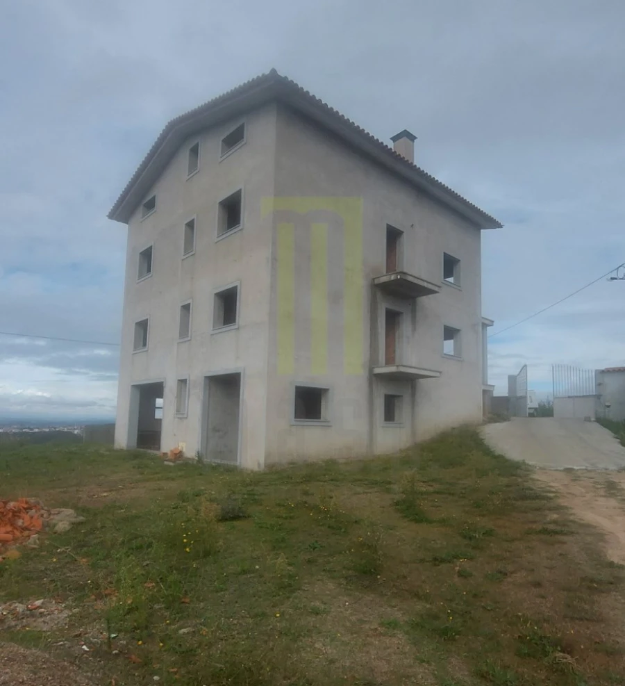 Moradia T6 para Venda em Bobadela