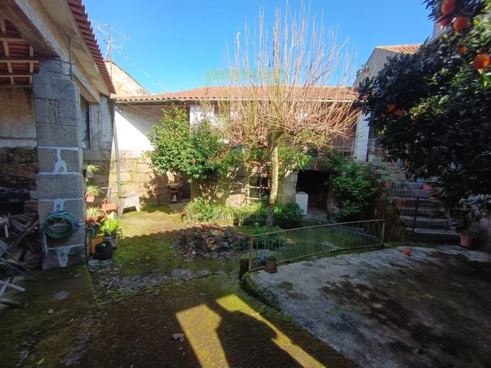 Moradia T4 para Venda em Travanca de Lagos Foto 1