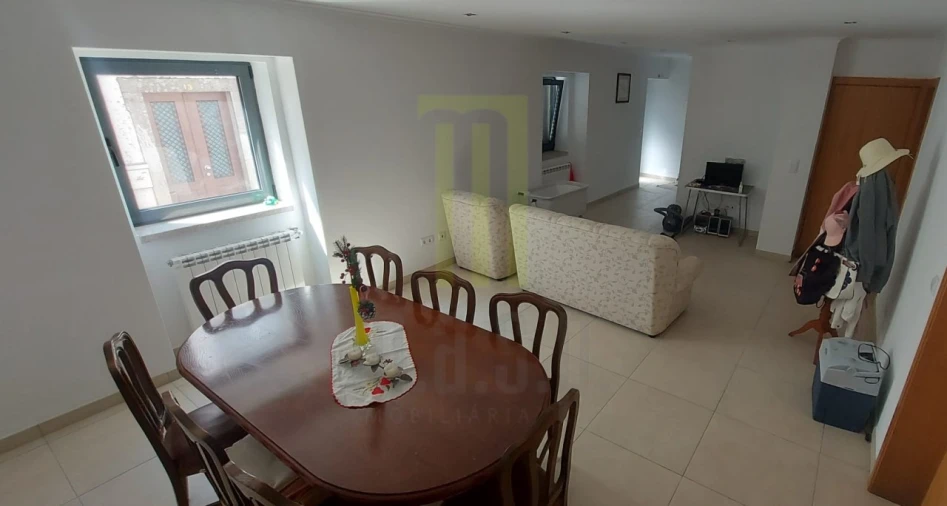 Moradia T3 para Venda em Nogueira do Cravo Foto 6