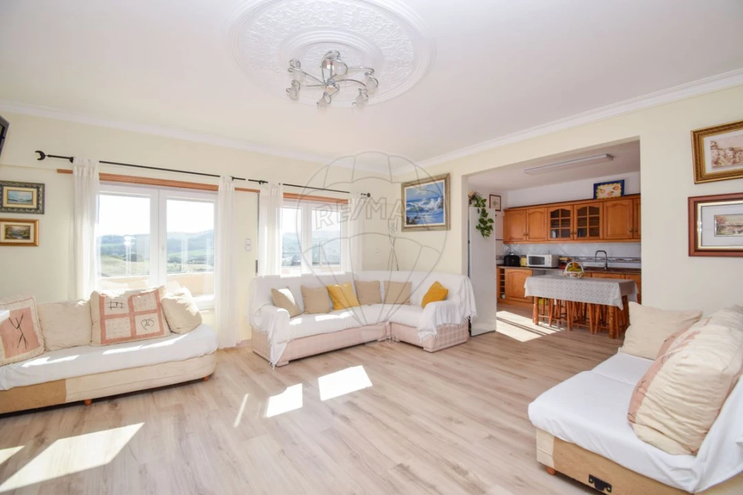 Moradia T5 para Venda em Sapataria Foto 1