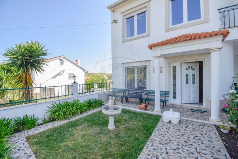 Moradia T5 para Venda em Sapataria Foto 47