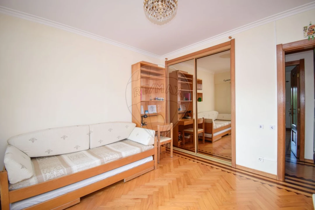 Moradia T5 para Venda em Sapataria Foto 9