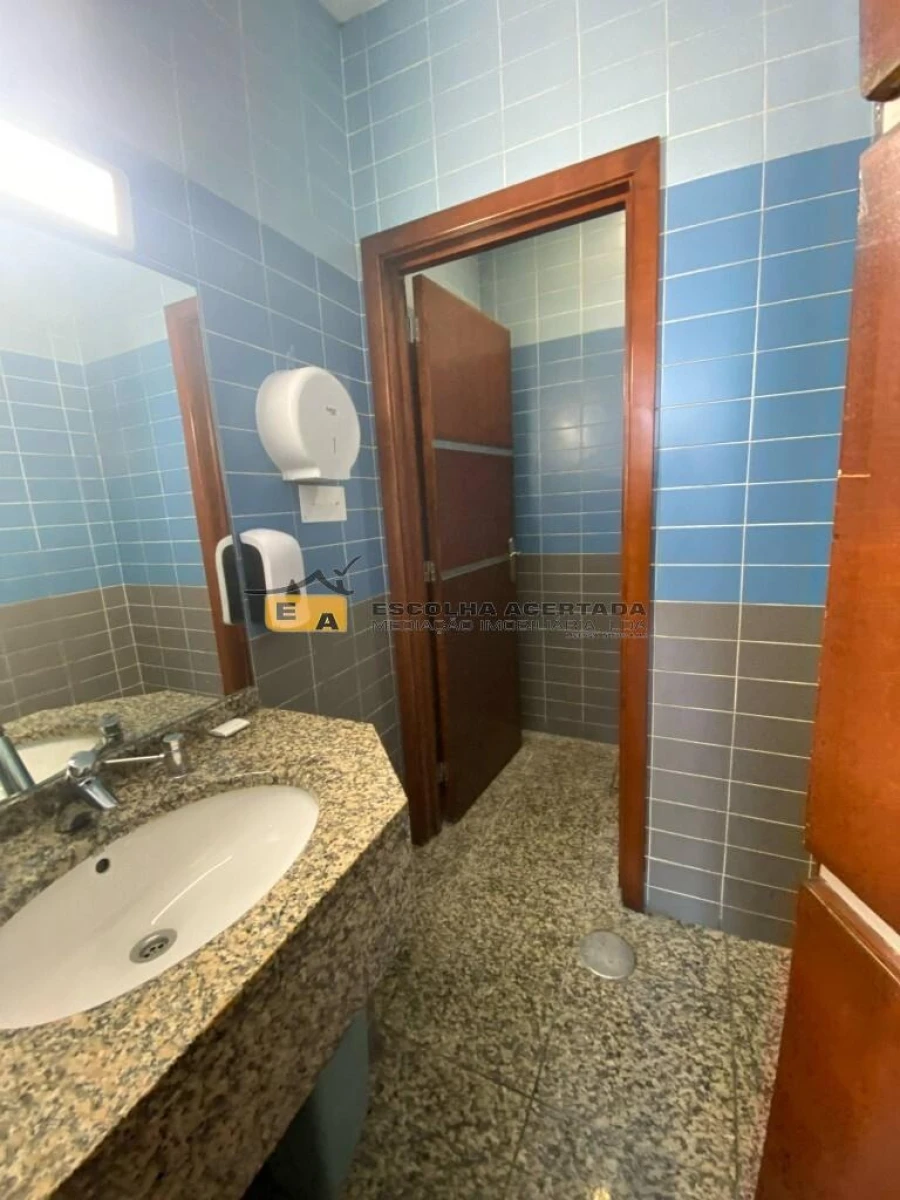 Loja para Venda em Cidade da Maia Foto 12