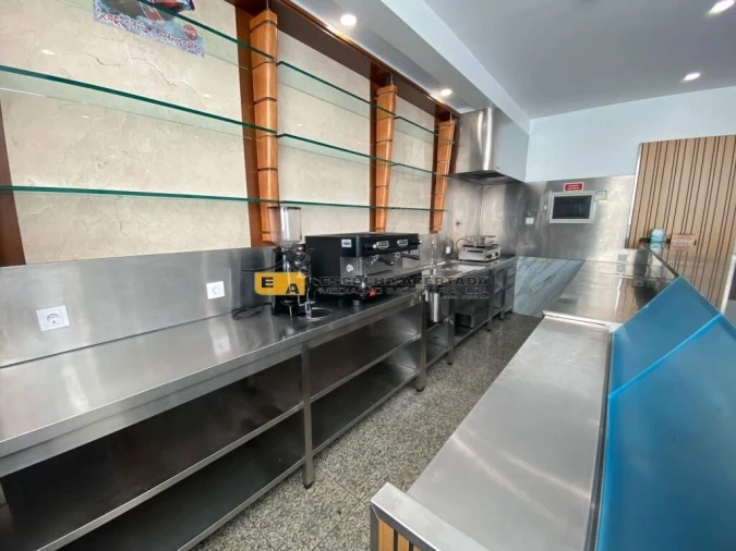 Loja para Venda em Cidade da Maia Foto 3