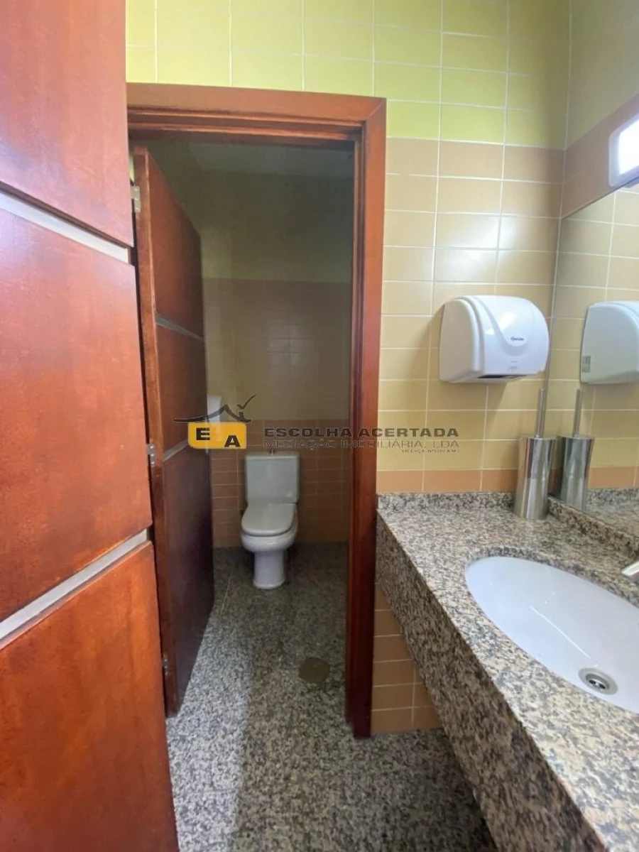 Loja para Venda em Cidade da Maia Foto 11