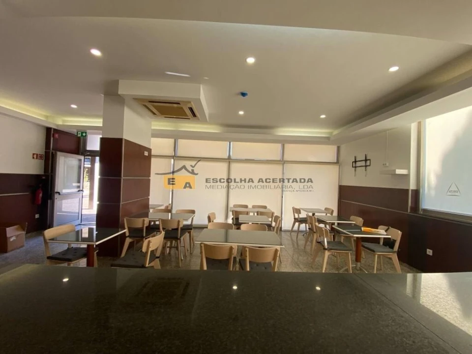 Loja para Venda em Cidade da Maia Foto 1