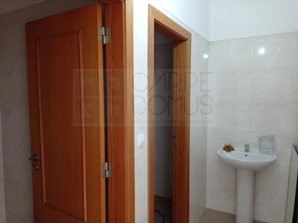 Loja para Arrendamento em Mina de Água Foto 15