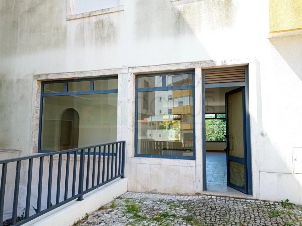 Loja para Arrendamento em Mina de Água Foto 14