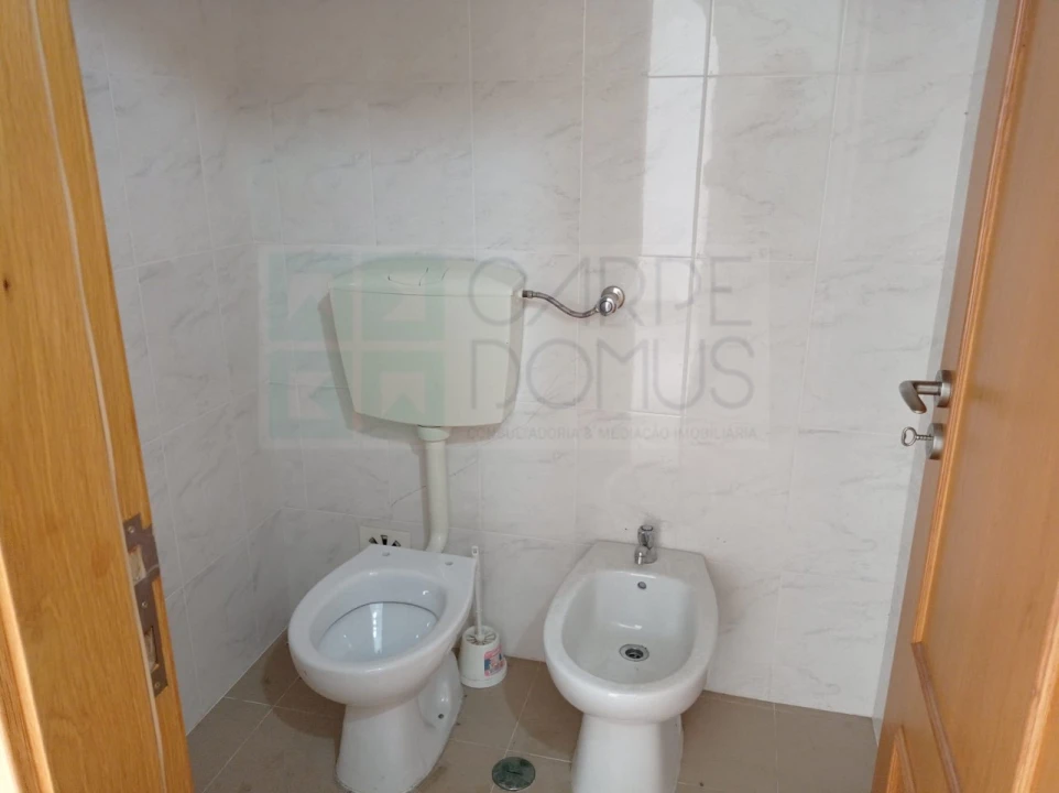 Loja para Arrendamento em Mina de Água Foto 18