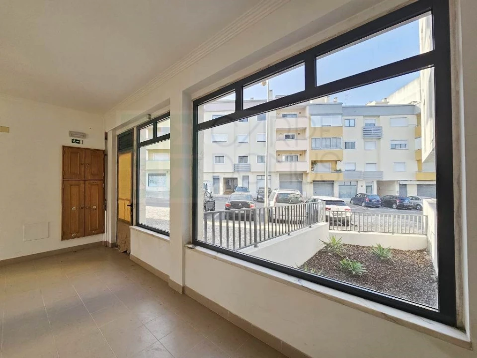 Loja para Arrendamento em Mina de Água Foto 23