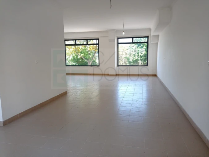 Loja para Arrendamento em Mina de Água Foto 8