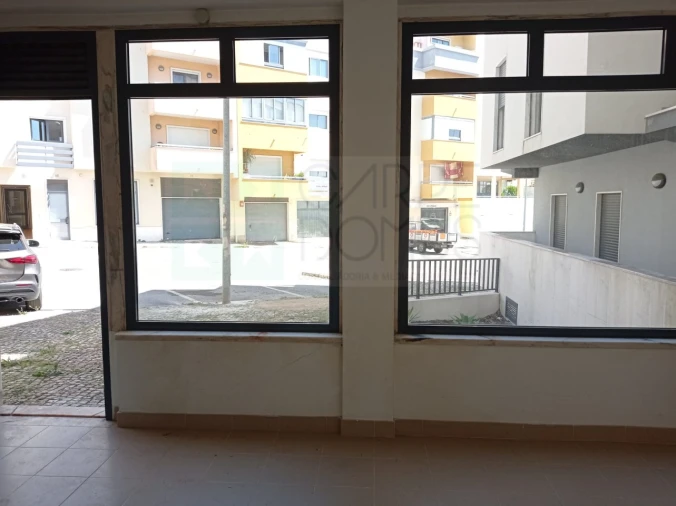 Loja para Arrendamento em Mina de Água Foto 24