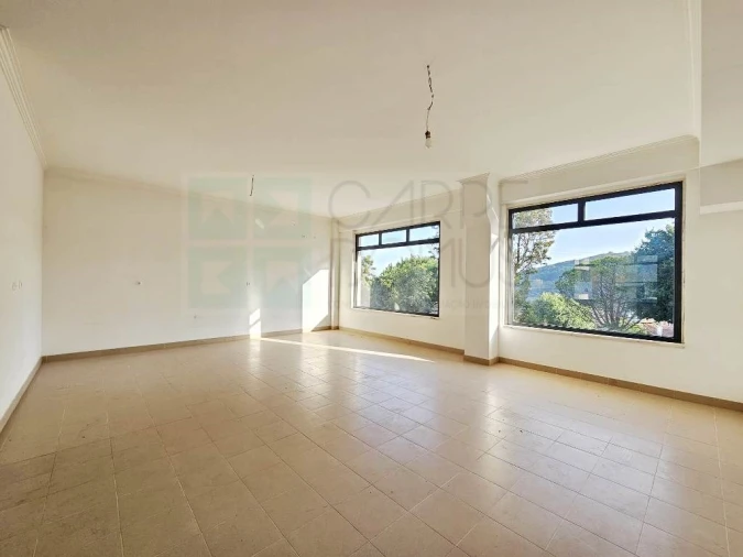 Loja para Arrendamento em Mina de Água Foto 4