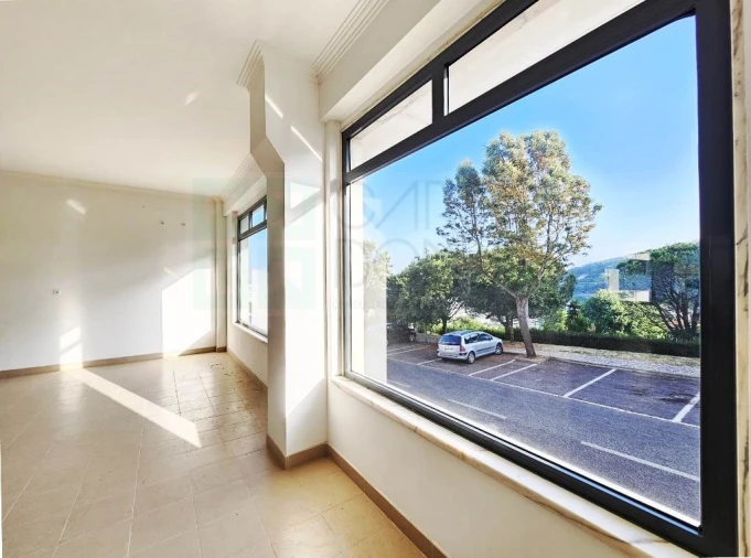 Loja para Arrendamento em Mina de Água Foto 6