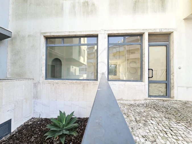 Loja para Arrendamento em Mina de Água Foto 12