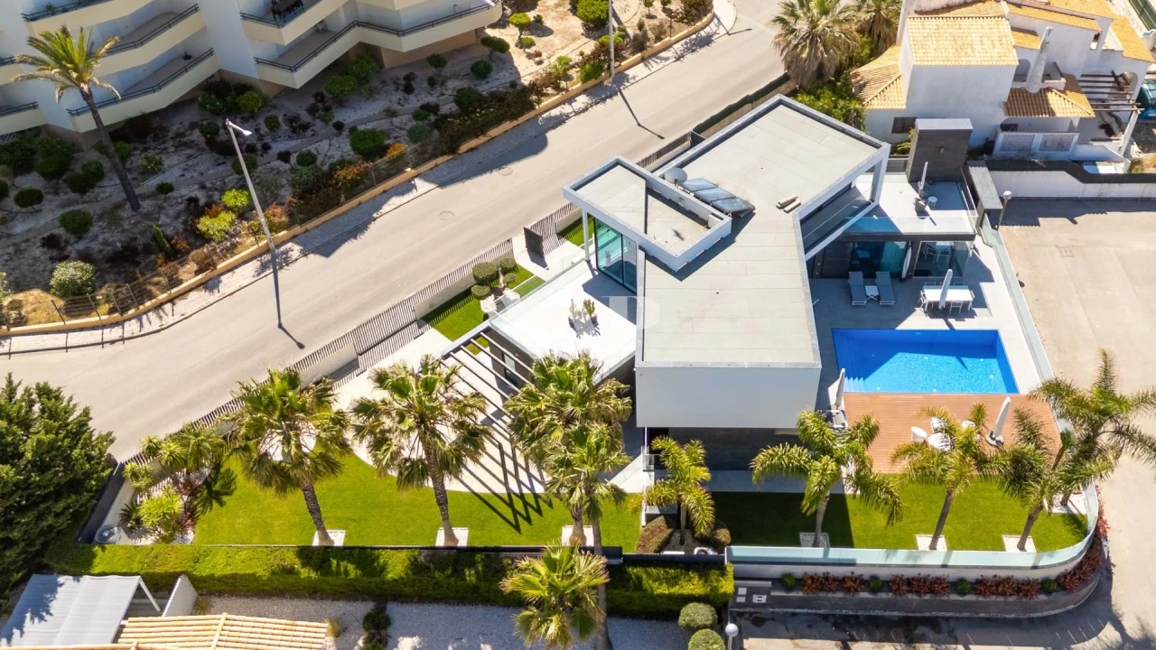 Moradia T5 para Venda em Guia Foto 39