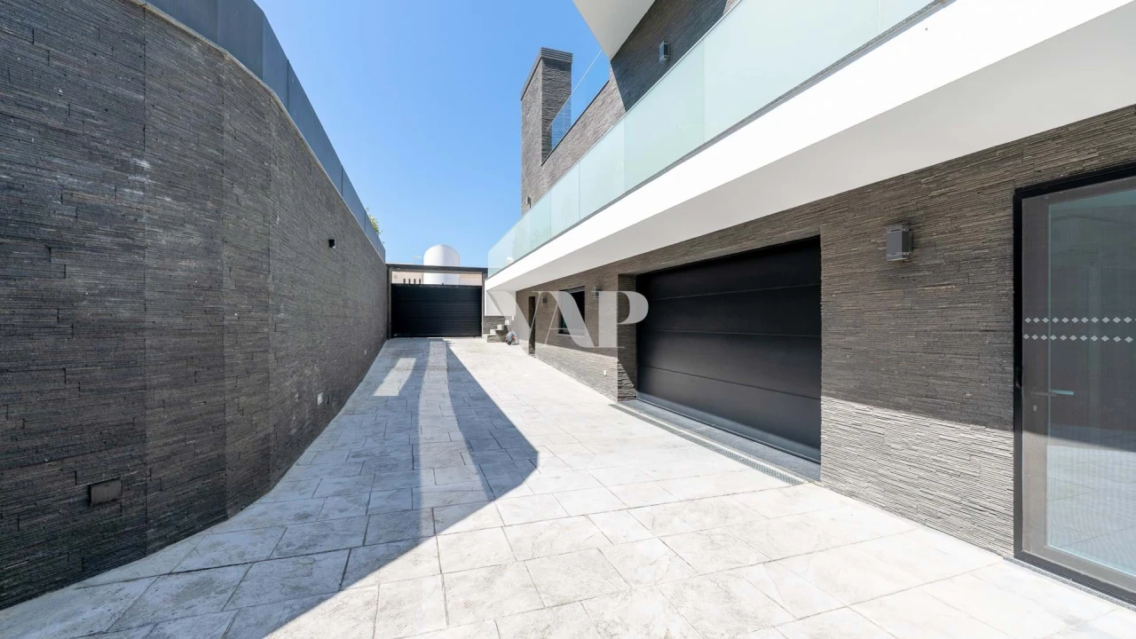 Moradia T5 para Venda em Guia Foto 36