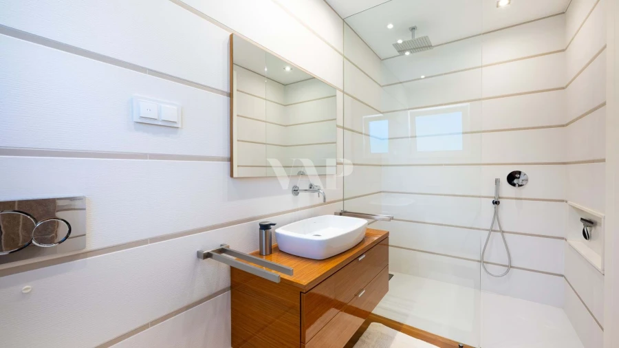 Moradia T5 para Venda em Guia Foto 20