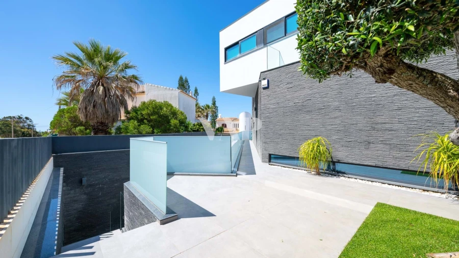 Moradia T5 para Venda em Guia Foto 35