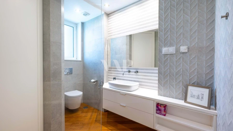 Moradia T5 para Venda em Guia Foto 23