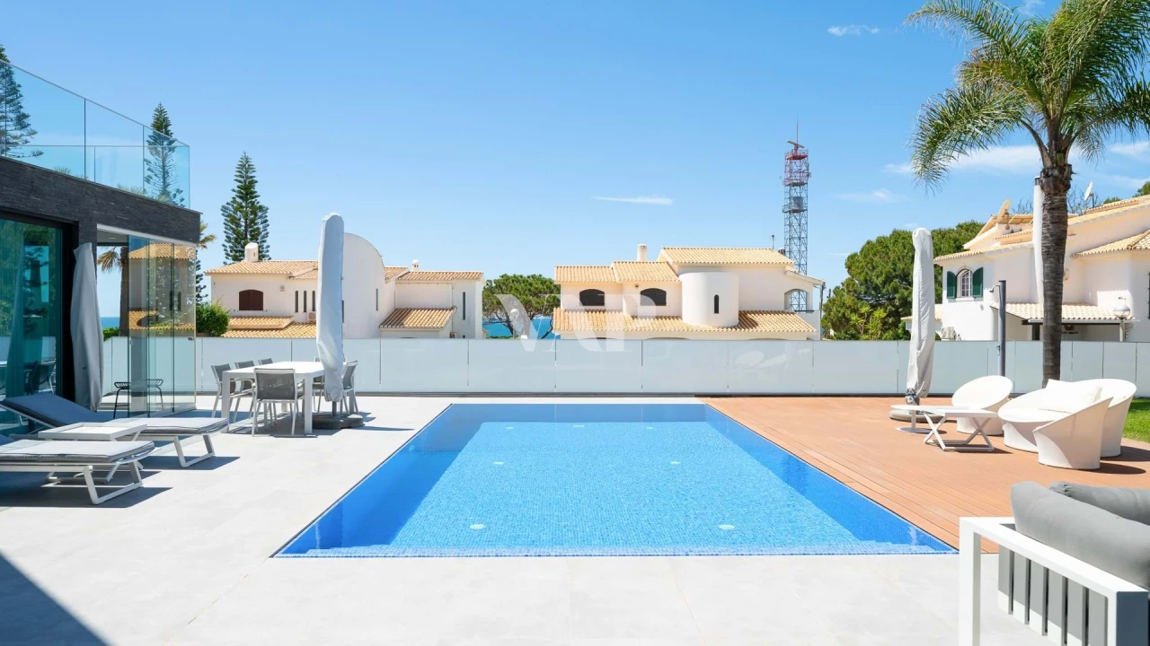 Moradia T5 para Venda em Guia Foto 13