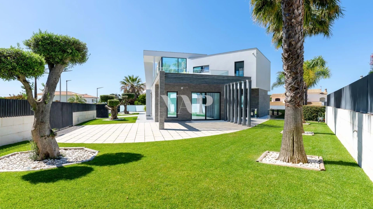 Moradia T5 para Venda em Guia Foto 37