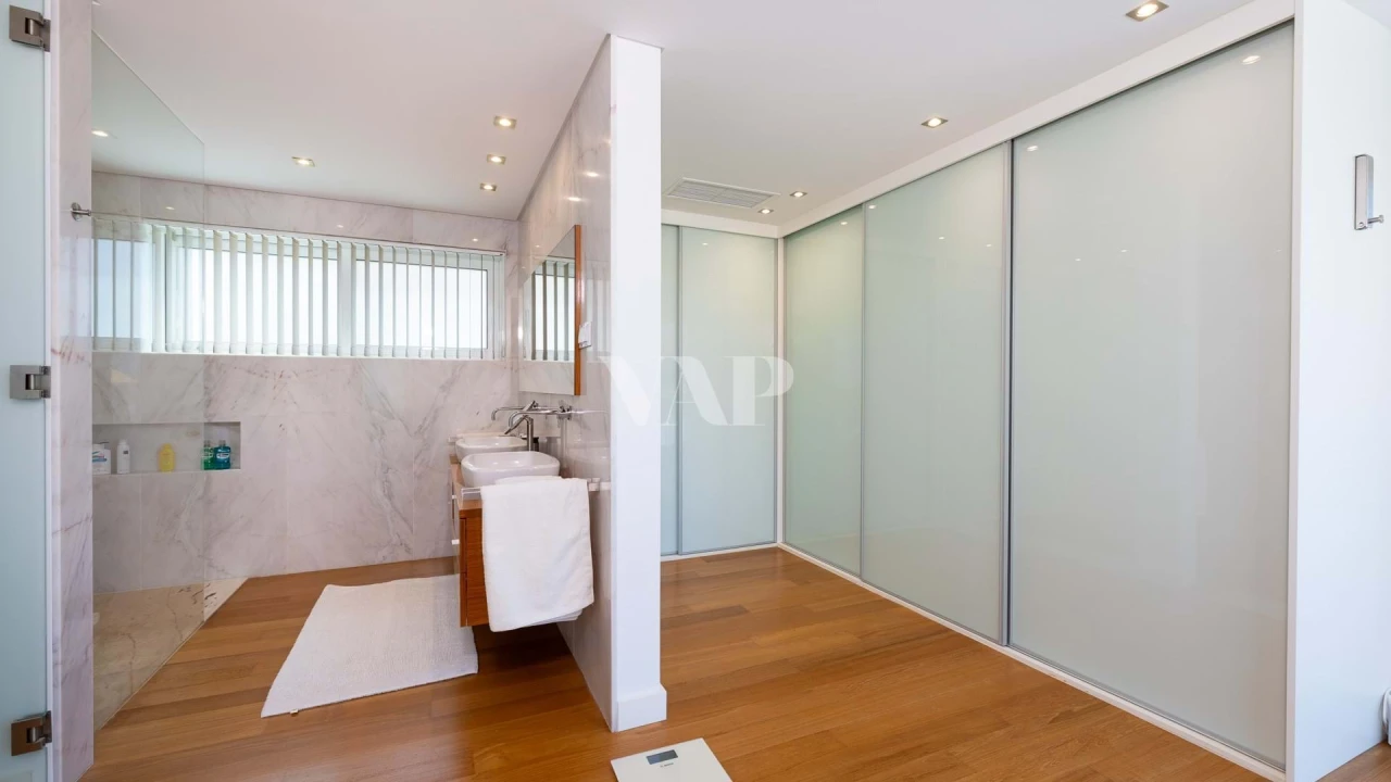 Moradia T5 para Venda em Guia Foto 15