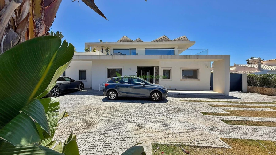 Moradia T4 para Venda em Guia Foto 50