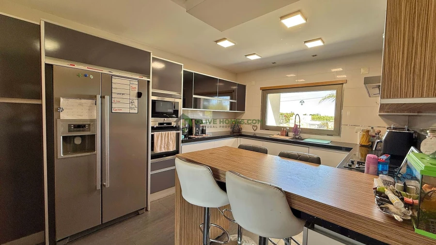 Moradia T4 para Venda em Guia Foto 26