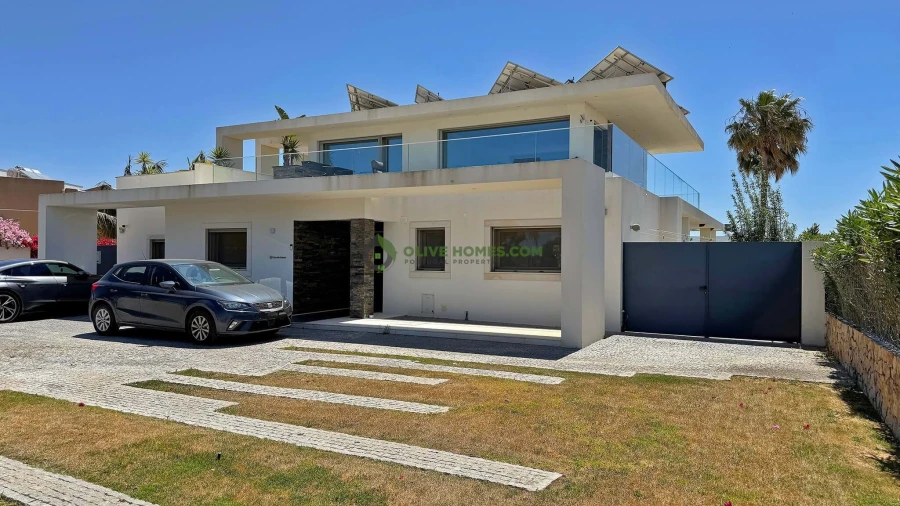 Moradia T4 para Venda em Guia Foto 51