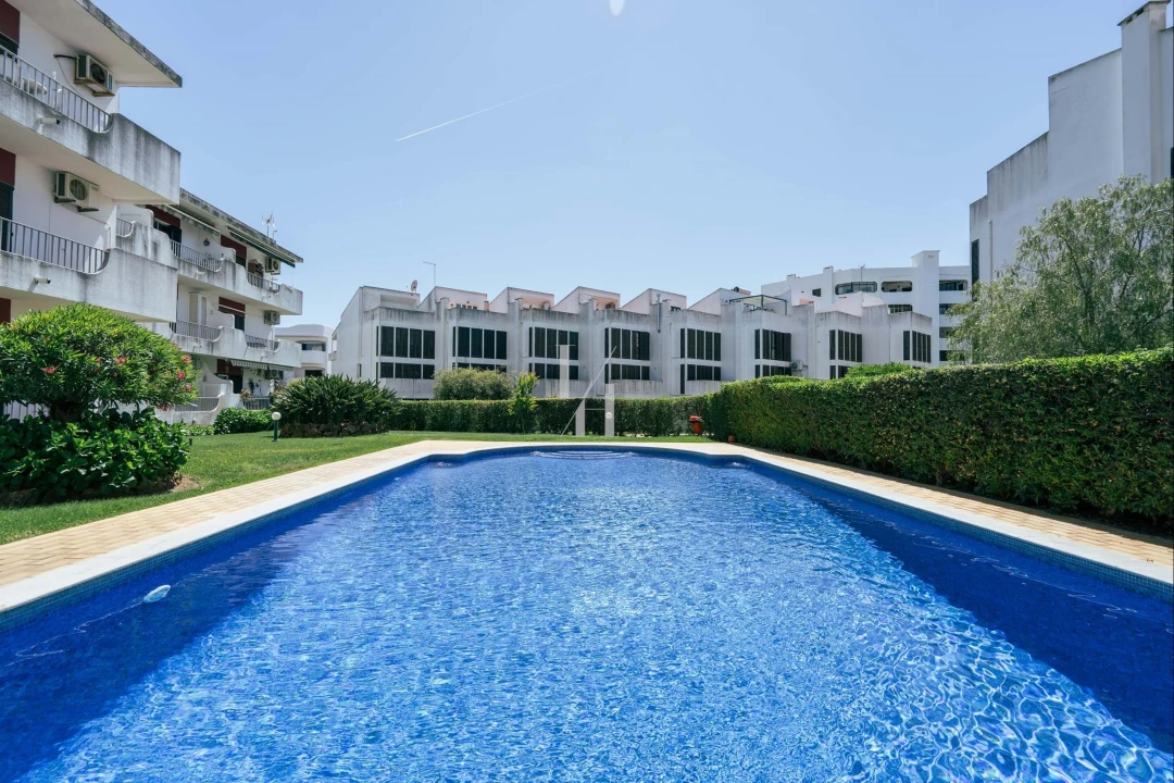 Apartamento T1 para Arrendamento em Quarteira Foto 26