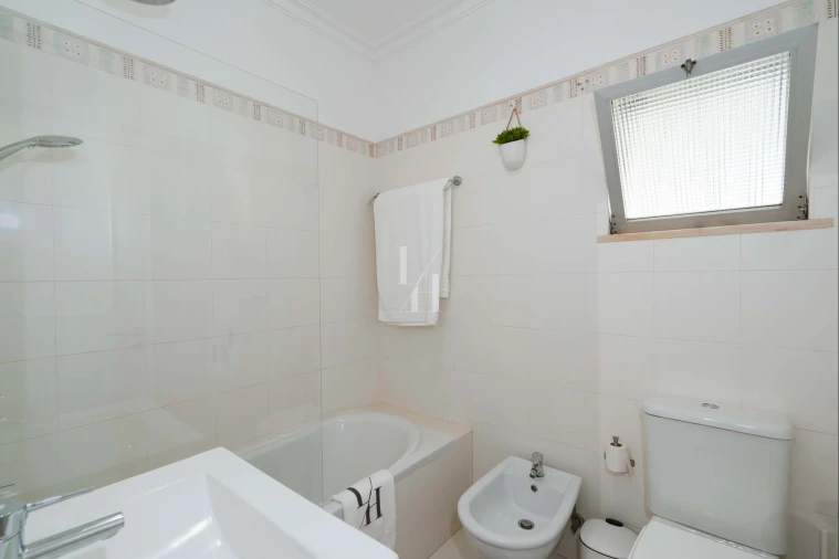 Apartamento T1 para Arrendamento em Quarteira Foto 6