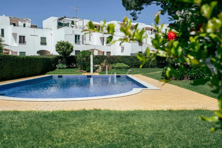 Apartamento T1 para Arrendamento em Quarteira Foto 30