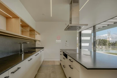 Apartamento T5 para Venda em Agualva e Mira-Sintra