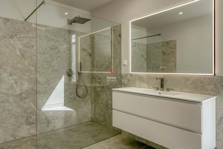 Apartamento T5 para Venda em Agualva e Mira-Sintra Foto 9