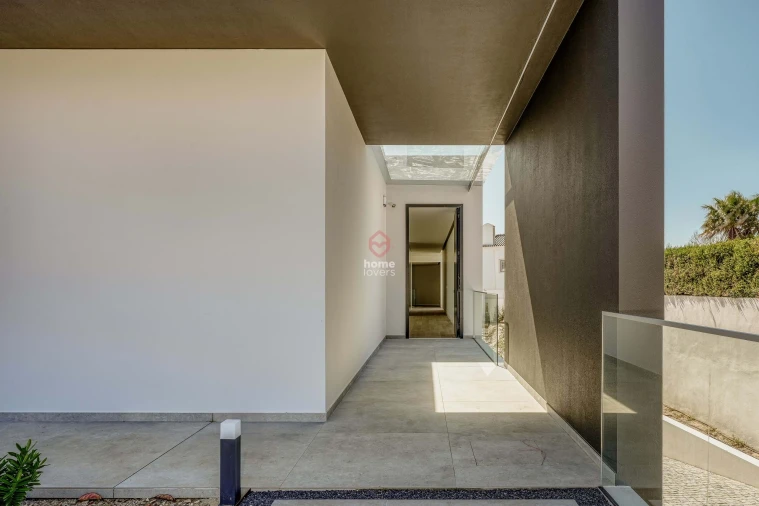 Apartamento T5 para Venda em Agualva e Mira-Sintra Foto 3