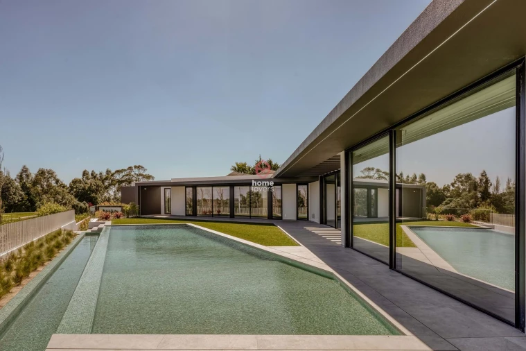 Apartamento T5 para Venda em Agualva e Mira-Sintra Foto 1