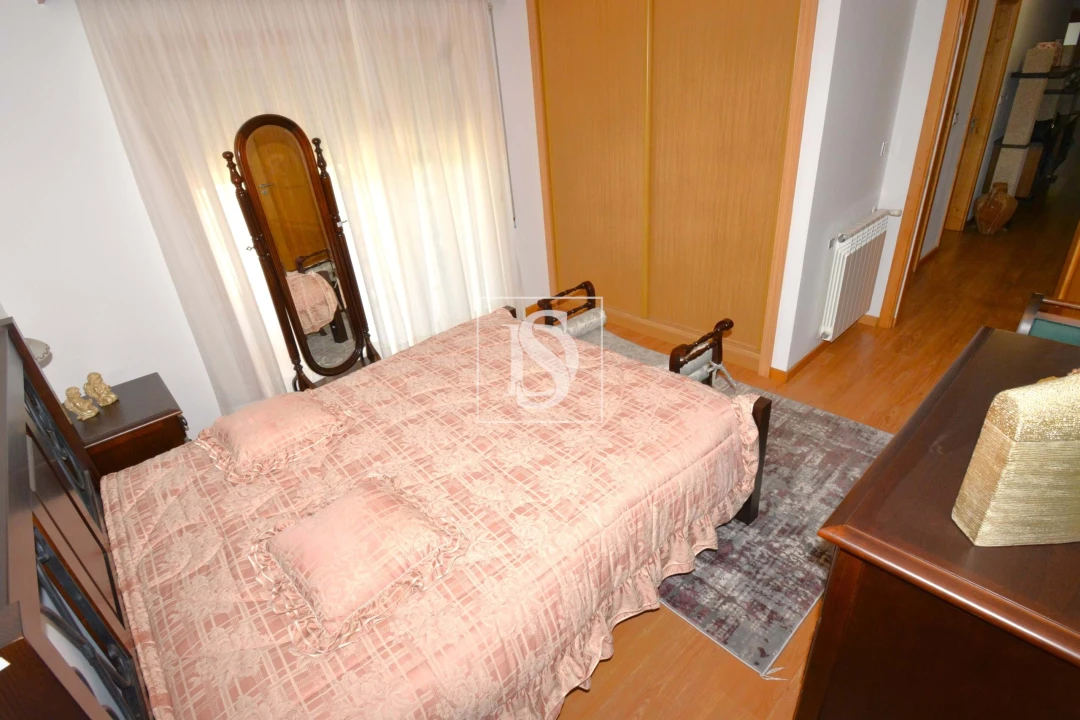 Moradia T5 para Venda em Rebordãos Foto 12