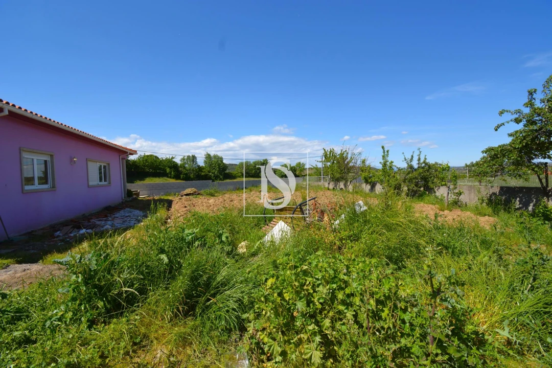 Moradia T5 para Venda em Rebordãos Foto 24