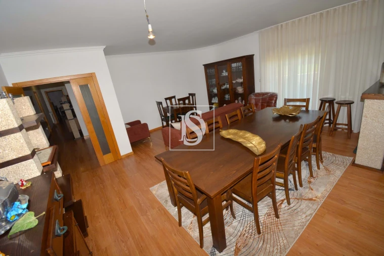 Moradia T5 para Venda em Rebordãos Foto 4