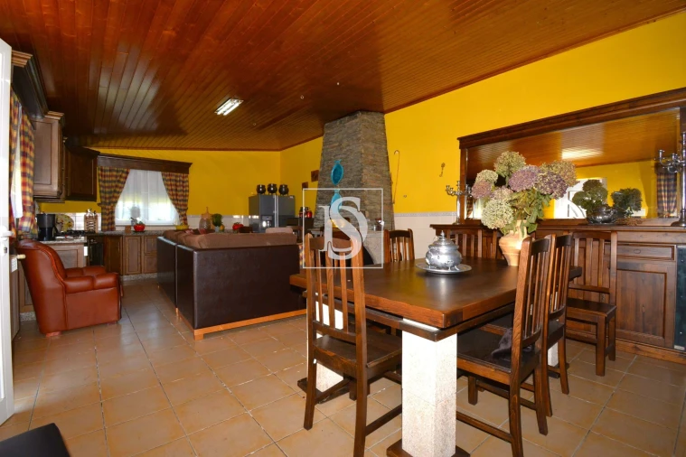 Moradia T5 para Venda em Rebordãos Foto 22