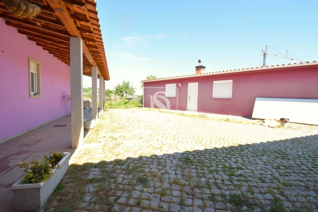 Moradia T5 para Venda em Rebordãos Foto 23