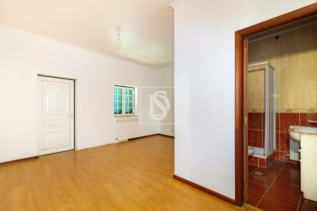 Moradia T4 para Venda em Almalagues Foto 6